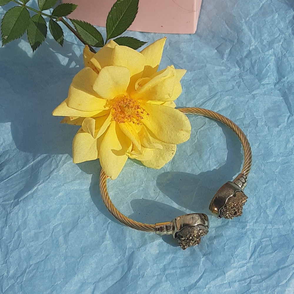💖🌻Adjustable Metal Golden Druidsy Cuff 3/$30💖🌻 - Picture 4 of 6